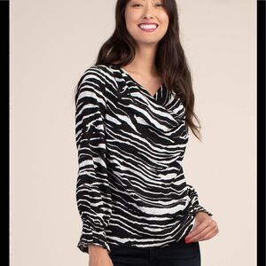 💖Trina Turk Women’s kyoto silk printed long sleeve top size S, NWT